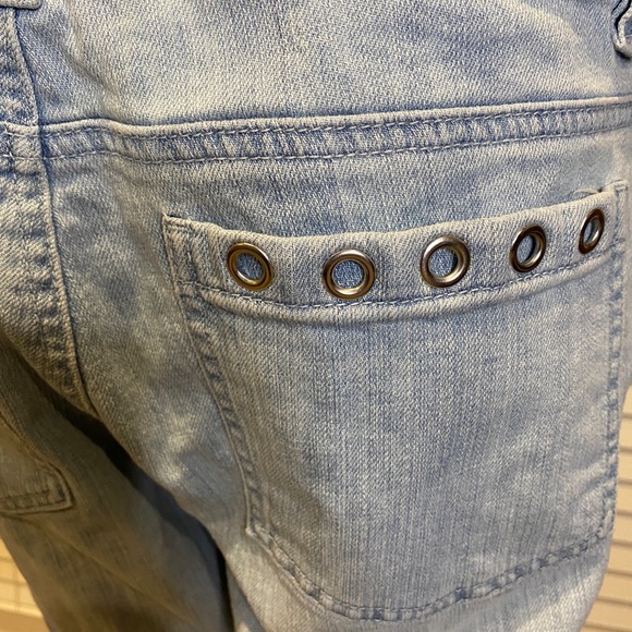 Michael Kors Decorative Rivets Capri Cropped Very Light Wash Jeans Size 6 VGC - Picture 6 of 7